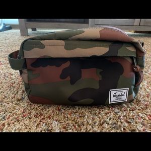 Herschel Chapter Travel Kit